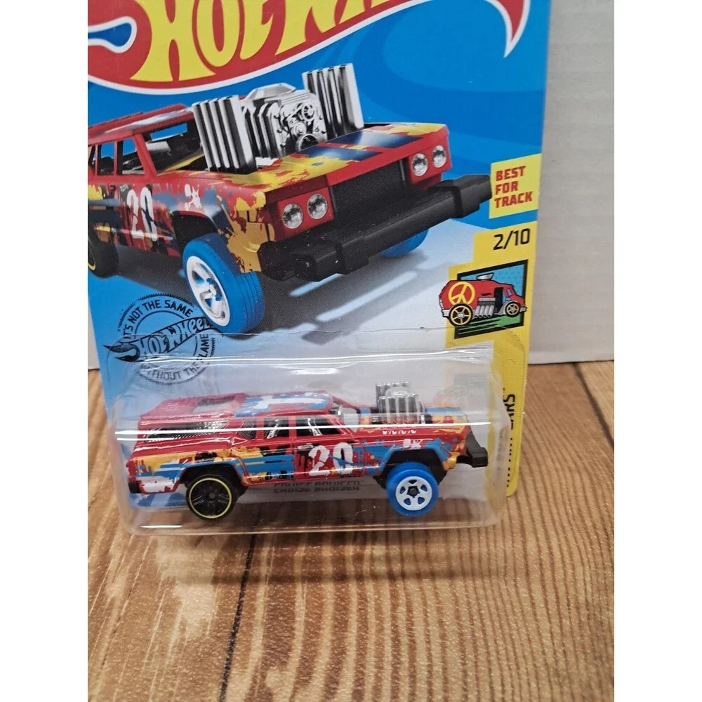 2017 Hot Wheels Art Cars - Cruise Bruiser 66/250Model (GHC14)
